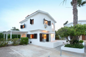The Ultimate Guide to Renting Your Luxury 3 Bedroom Villa minutes from the Beach, Protaras Villa 1496